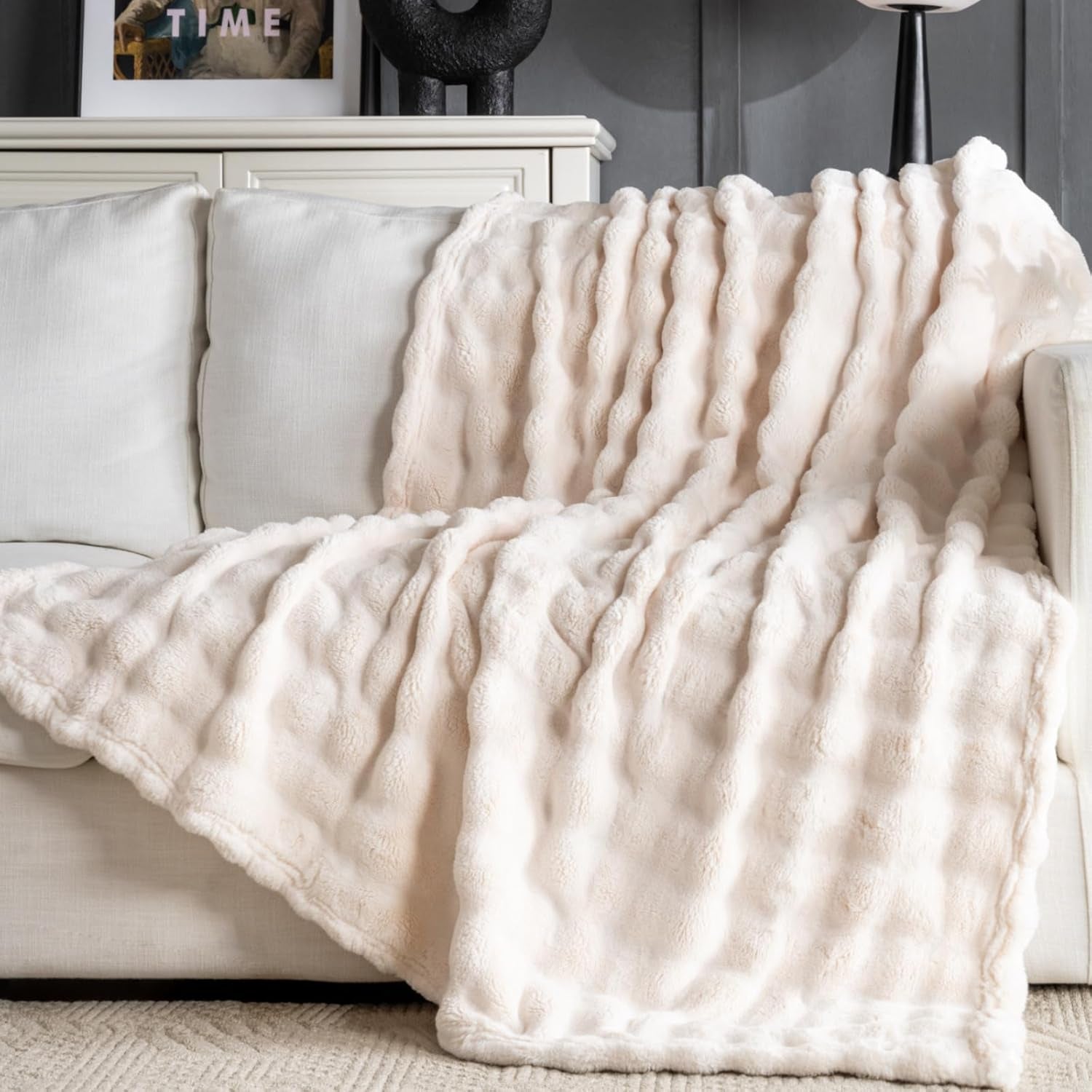 🌸Pink Faux Fur Throw Blanket – Ultra-Soft Bubble Plush, Warm Lightweight Rabbit Fur Texture, 50"x60" – Cozy Home & Gaming Room Decor