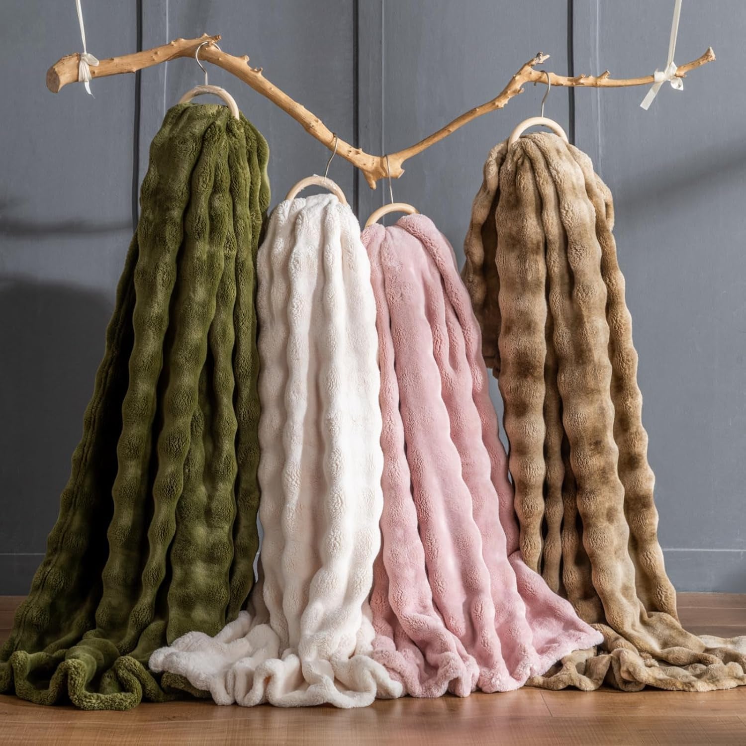 🌸Pink Faux Fur Throw Blanket – Ultra-Soft Bubble Plush, Warm Lightweight Rabbit Fur Texture, 50"x60" – Cozy Home & Gaming Room Decor
