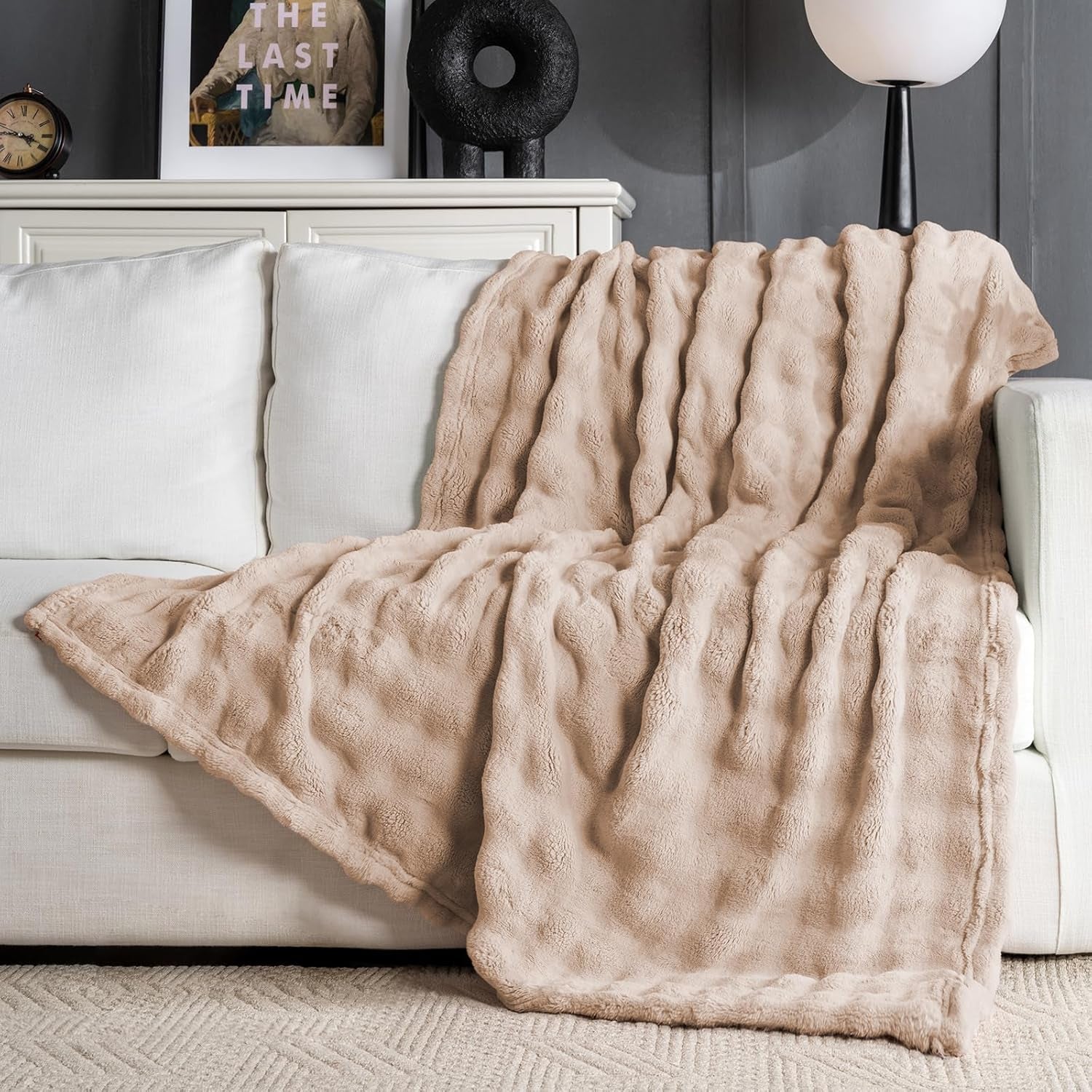 🌸Pink Faux Fur Throw Blanket – Ultra-Soft Bubble Plush, Warm Lightweight Rabbit Fur Texture, 50"x60" – Cozy Home & Gaming Room Decor