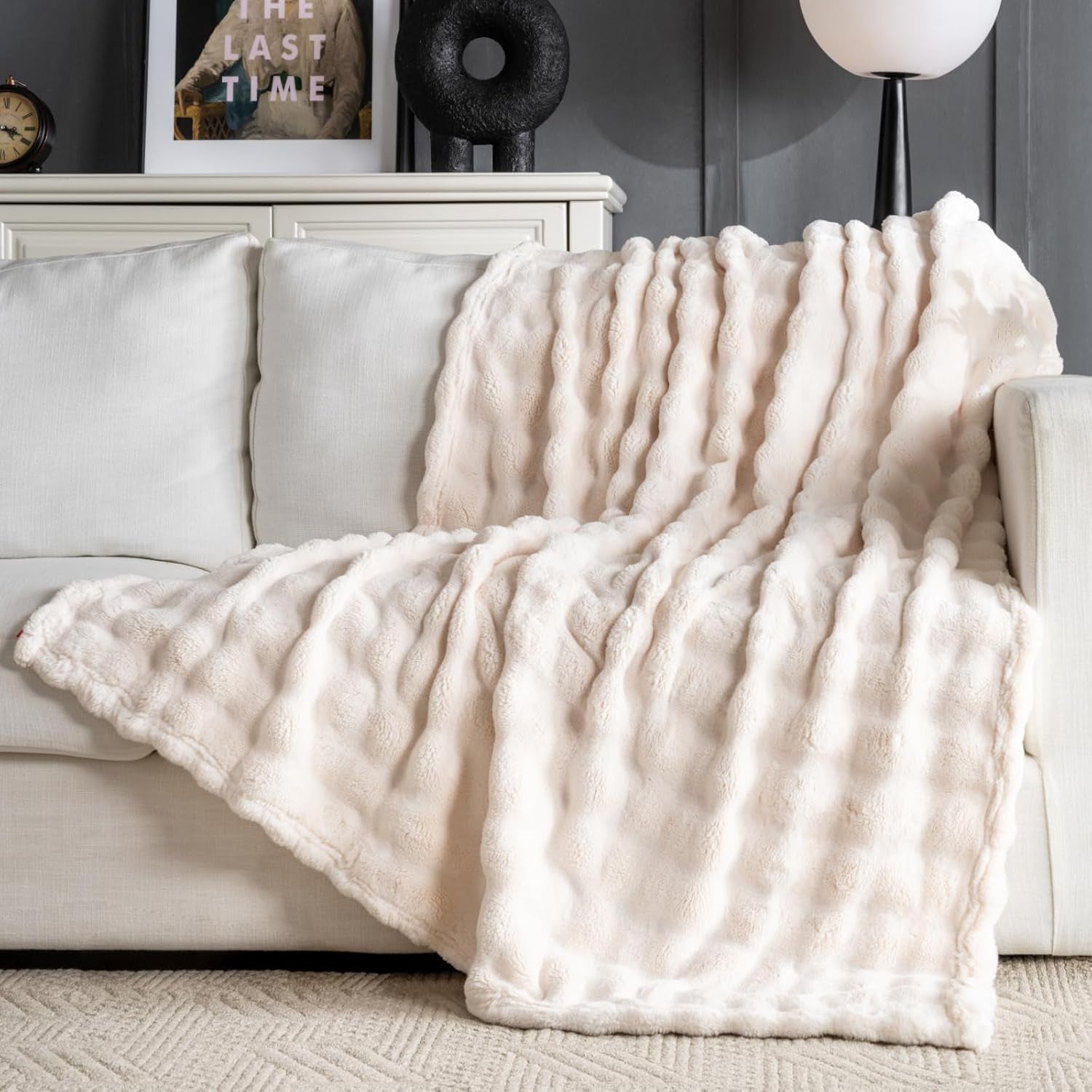 🌸Pink Faux Fur Throw Blanket – Ultra-Soft Bubble Plush, Warm Lightweight Rabbit Fur Texture, 50"x60" – Cozy Home & Gaming Room Decor