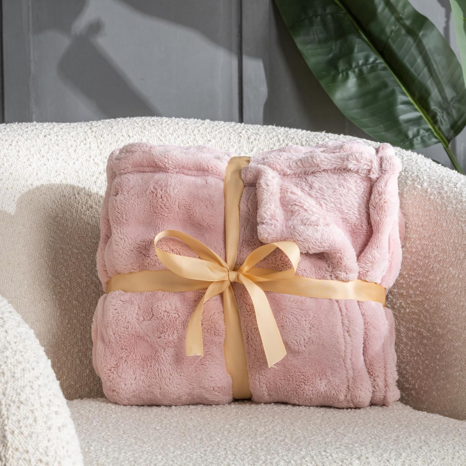 🌸Pink Faux Fur Throw Blanket – Ultra-Soft Bubble Plush, Warm Lightweight Rabbit Fur Texture, 50"x60" – Cozy Home & Gaming Room Decor