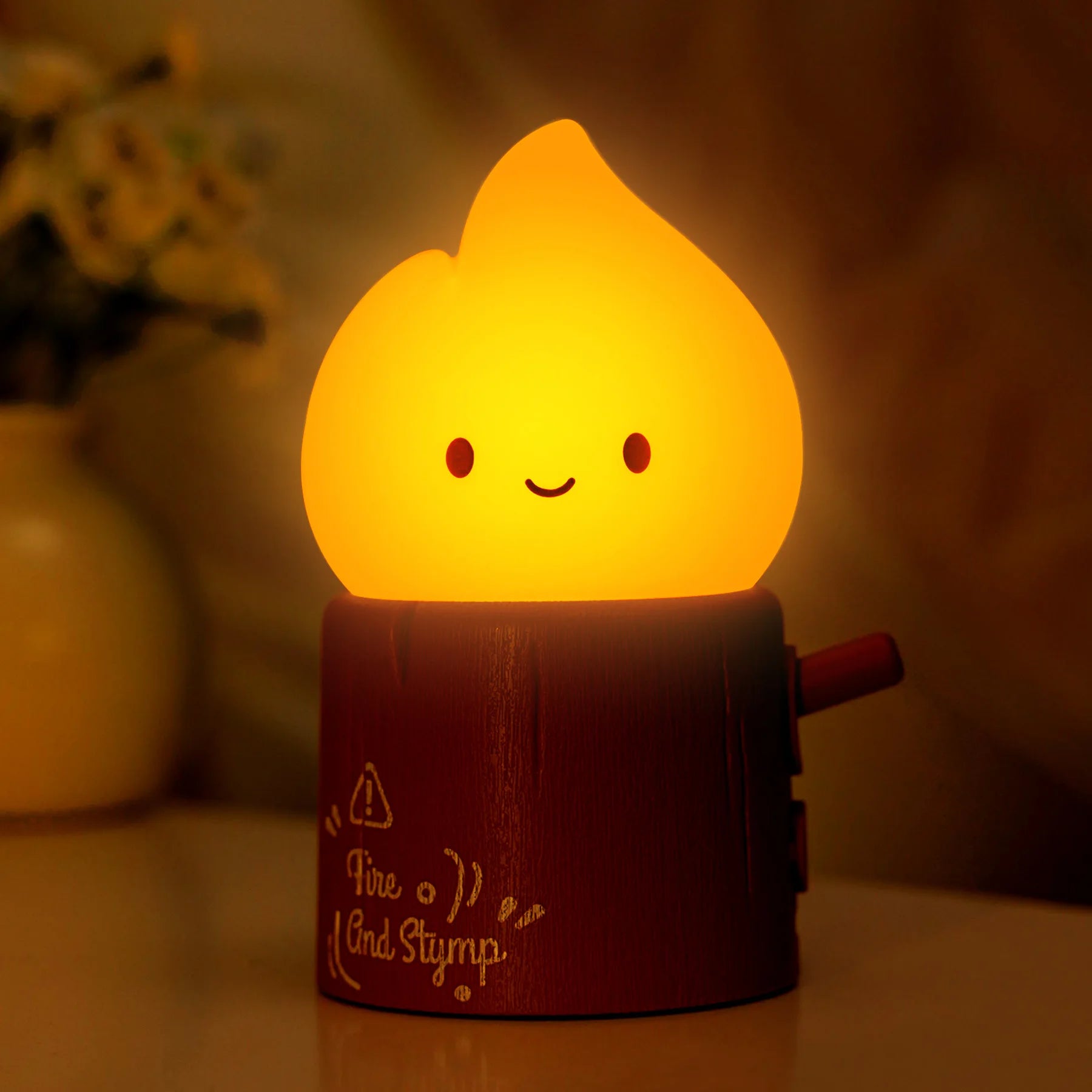 GlowStump™ Cute Flameless Night Light – Dimmable Tree Stump Lamp with Touch Control & 120-Hour Battery for Cozy Desks & Bedrooms